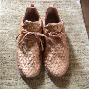 rose gold fabletics women’s sneaker